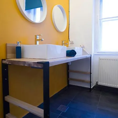 Inverve بيت شباب